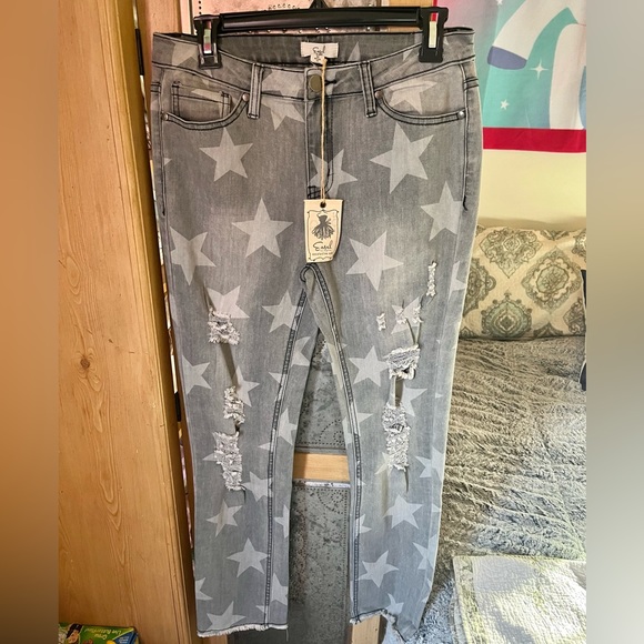 Easel Distressed Size M Jeans with Stars - Picture 6 of 6